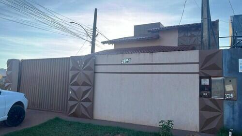 Casa ocupada com 2 quartos e 93,89 m² construídos