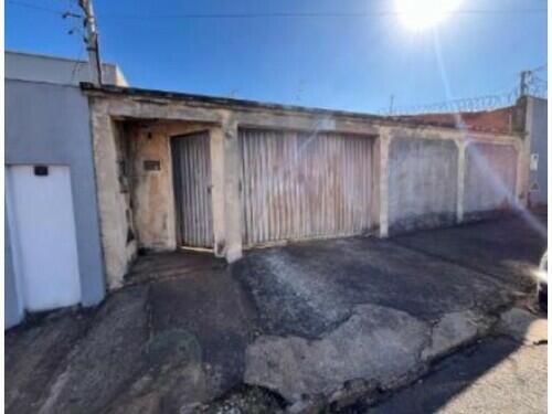 Casa ocupada com 2 quartos e 66,50 m² construídos