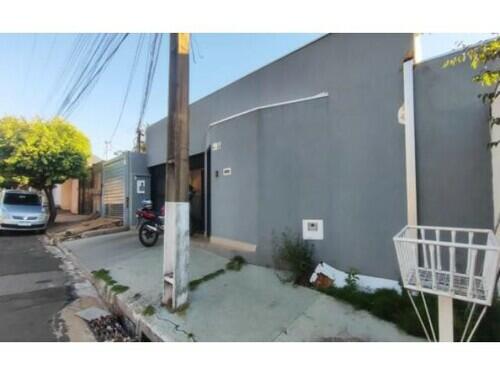 Casa ocupada com 70 m² construídos