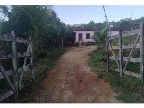 Casa ocupada com 95,40 m² de área construída