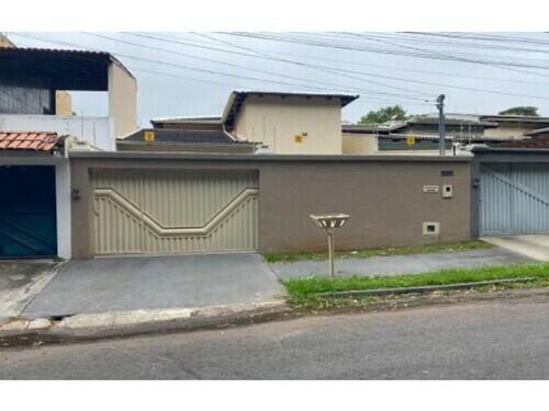 Casa ocupada em condomínio com 122 m² e 1 vaga