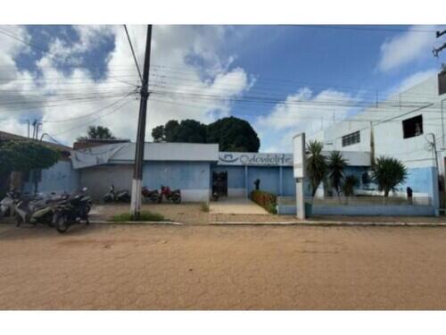 Imóvel comercial com 163,67 m² construídos