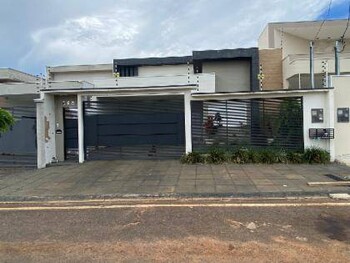 Casa, Padrão, 0 vaga(s) de garagem